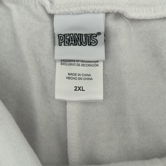 - PEANUTS Snoopy -JR white shorts with drawstring. Size XL. NWT. - Picture 7 of 8